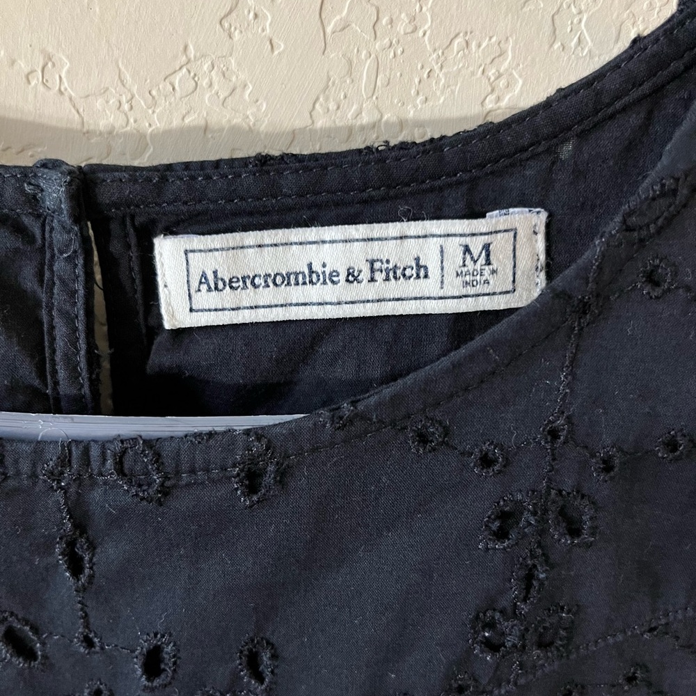 Abercrombie & Fitch Women’s Black Short-Sleeve Blouse | Medium | Like New - Picture 4 of 4